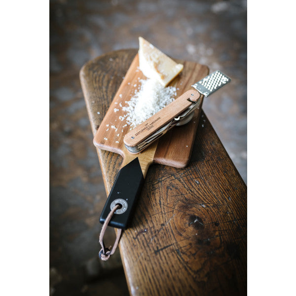 Pizza Cutter & Serving Board – Gentlemen's Hardware